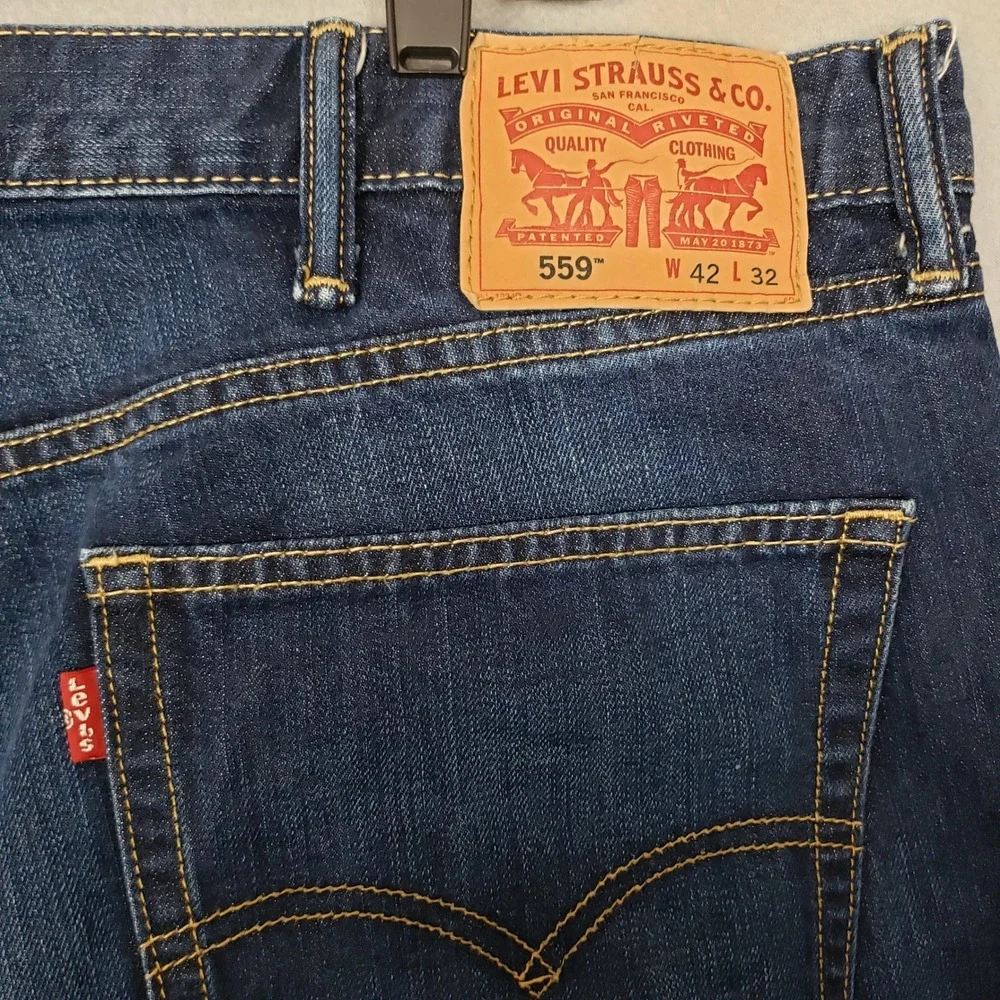 Levi's 559 Relaxed Straight Fit Jeans 100% Cotton Dark Wash Denim Size 42x32‎